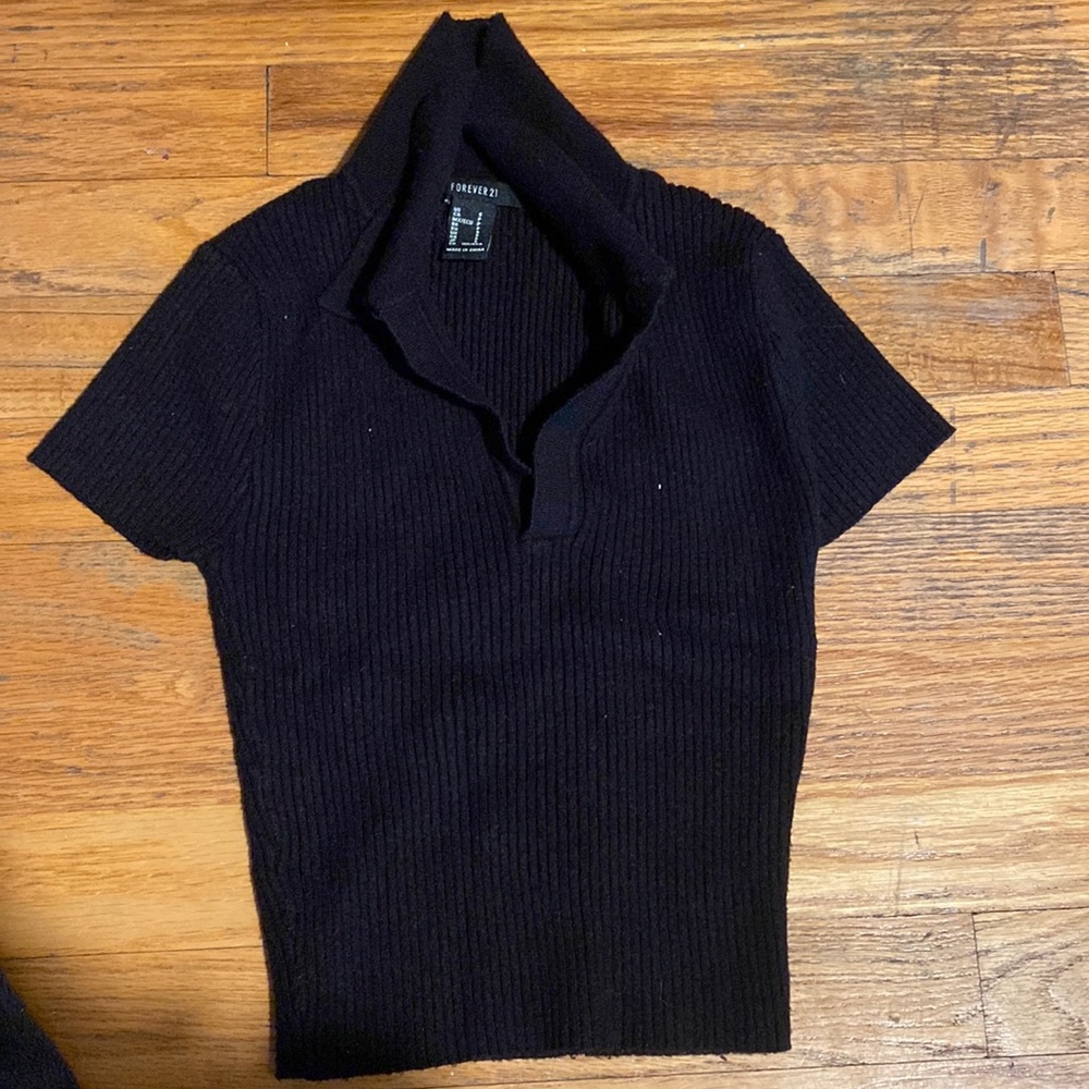 Very good quality it’s a size small and Fits really well
